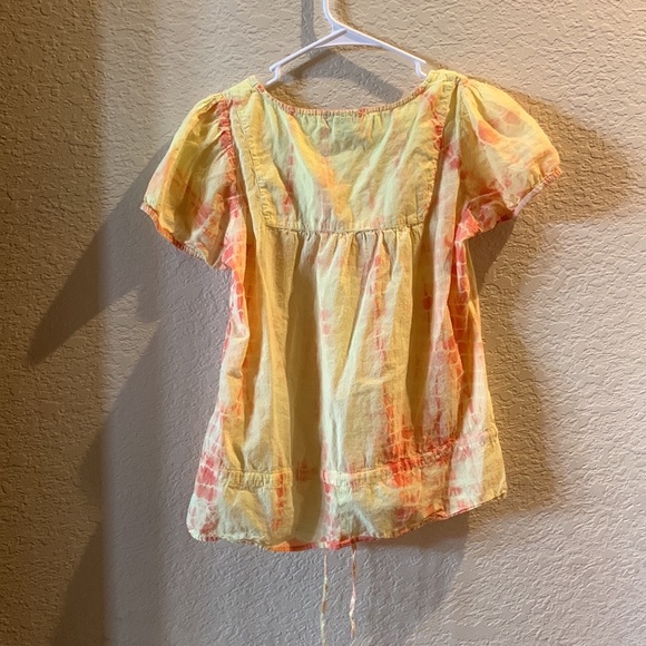 A cute top in the brand fashion fuse - Picture 2 of 2